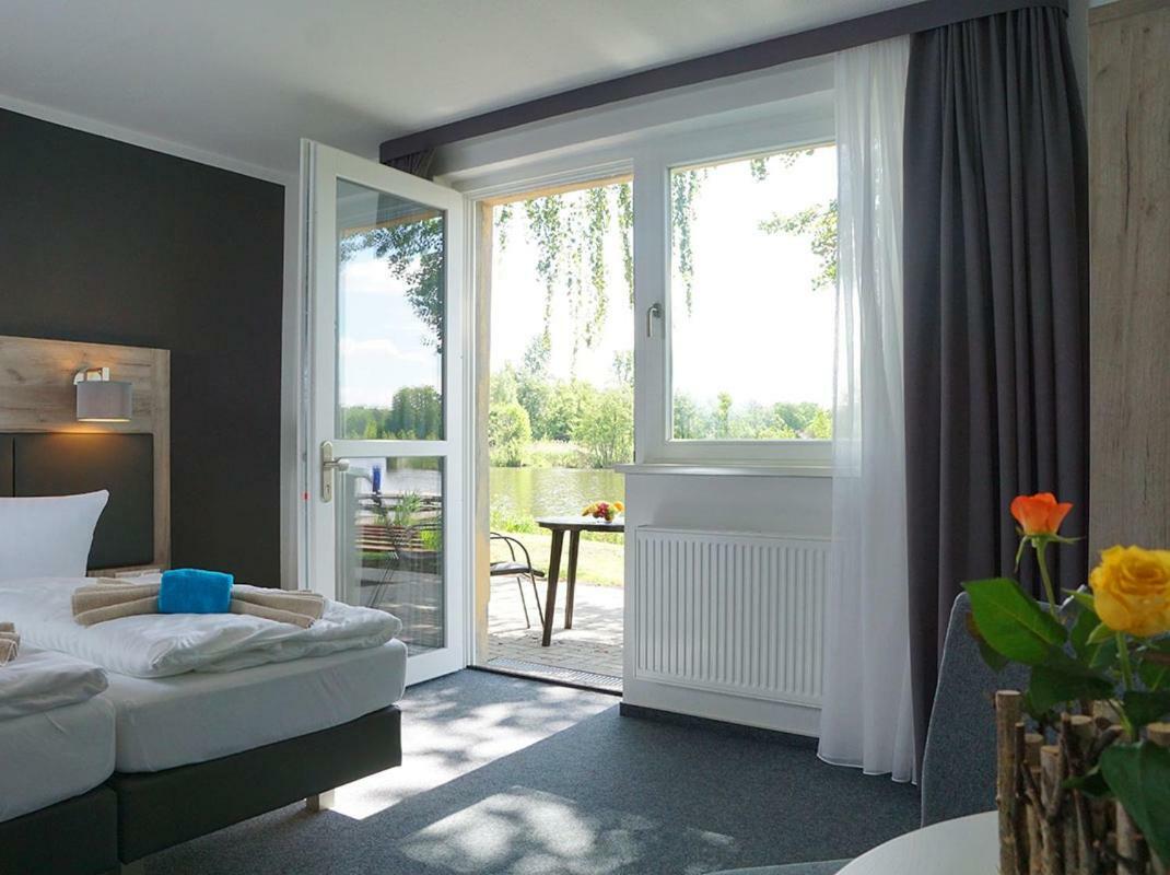 Boootshaus - Am Spreeufer Hotel เบสโกว์ ภายนอก รูปภาพ